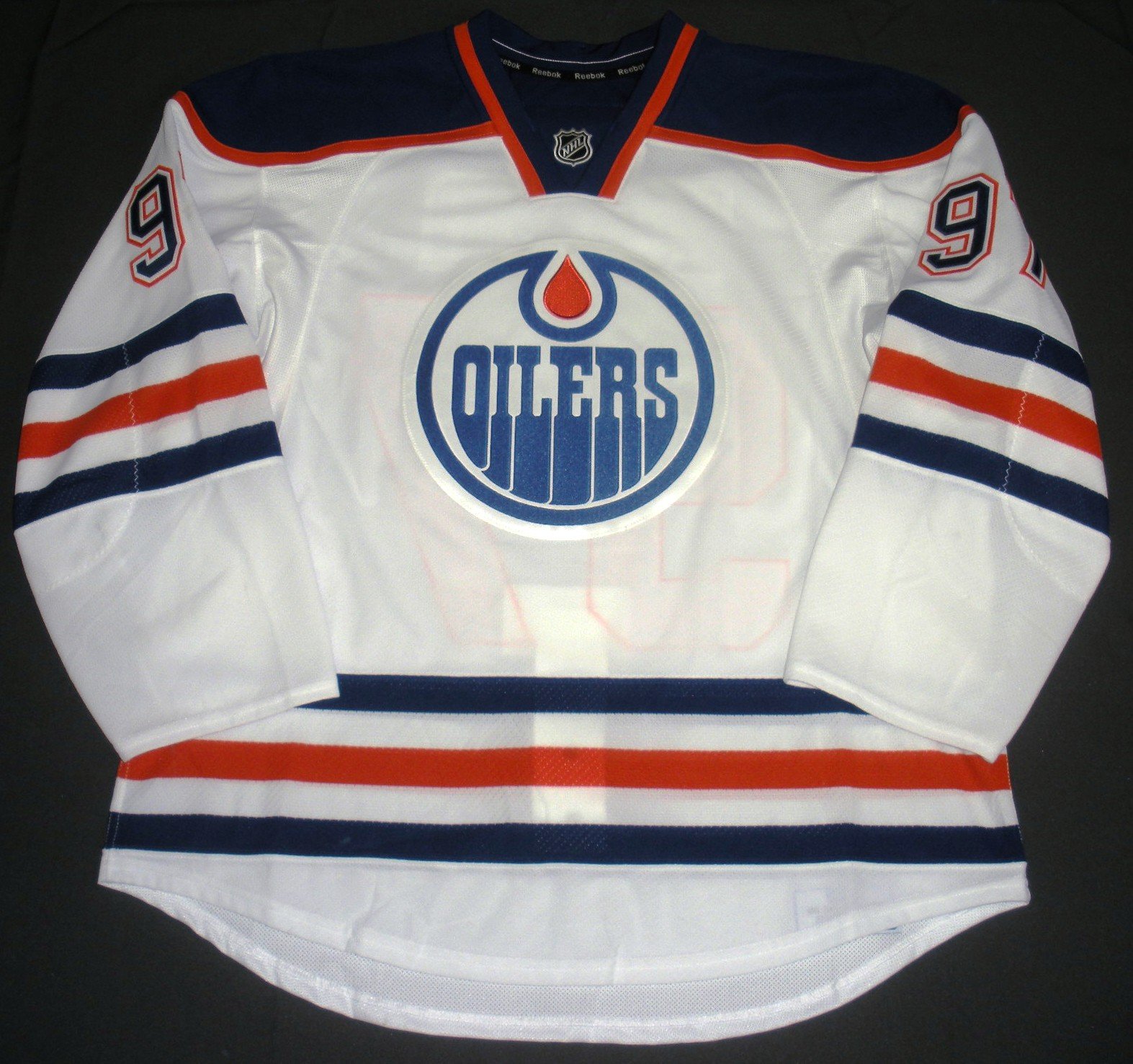 Police warn jerseys with fake Connor McDavid signatures sold in
