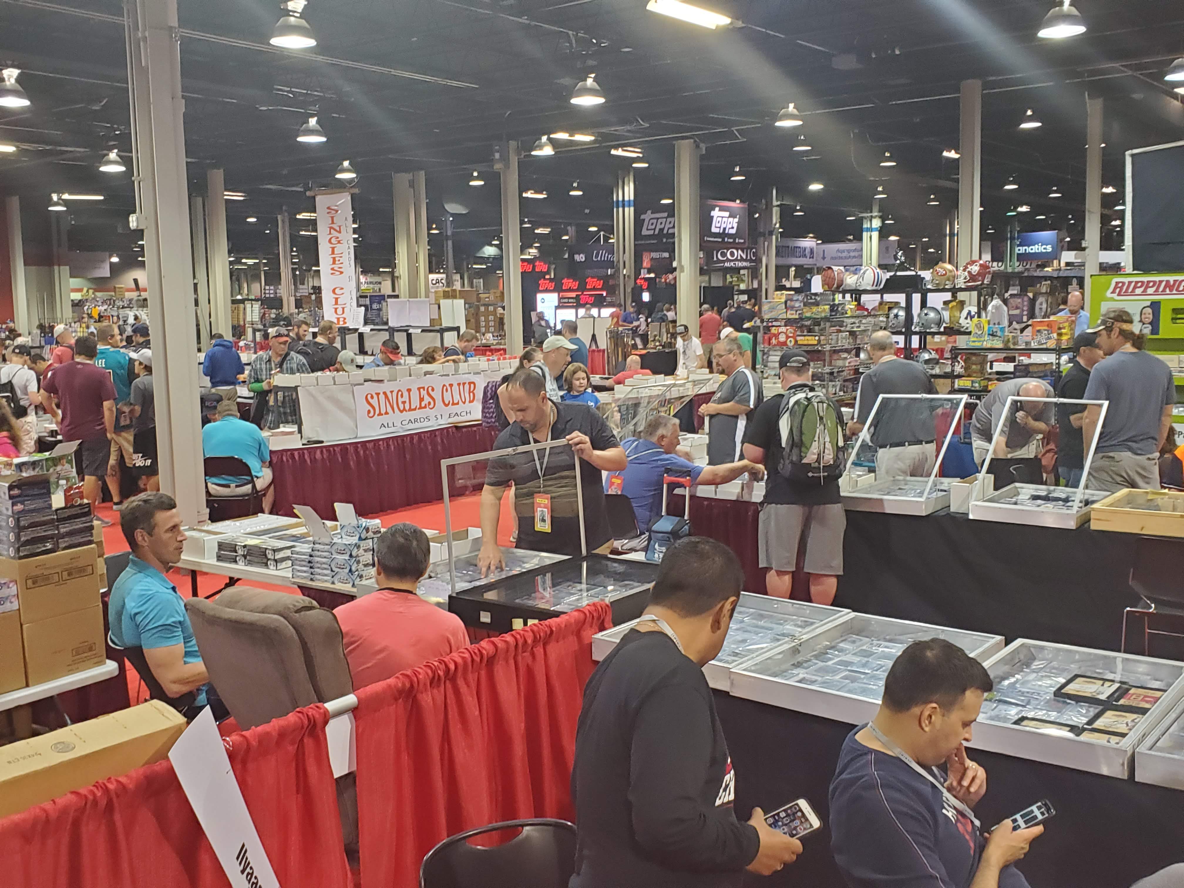 VIDEO 2019 National Sports Collectors Convention Opens in Chicago
